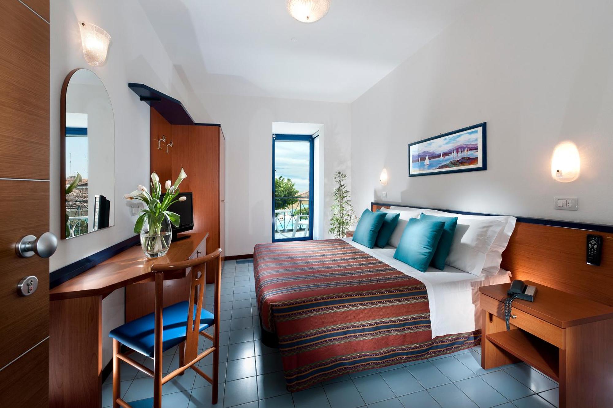 Hotel Paris Resort بيلاريا-إيجيا مارينا الغرفة الصورة