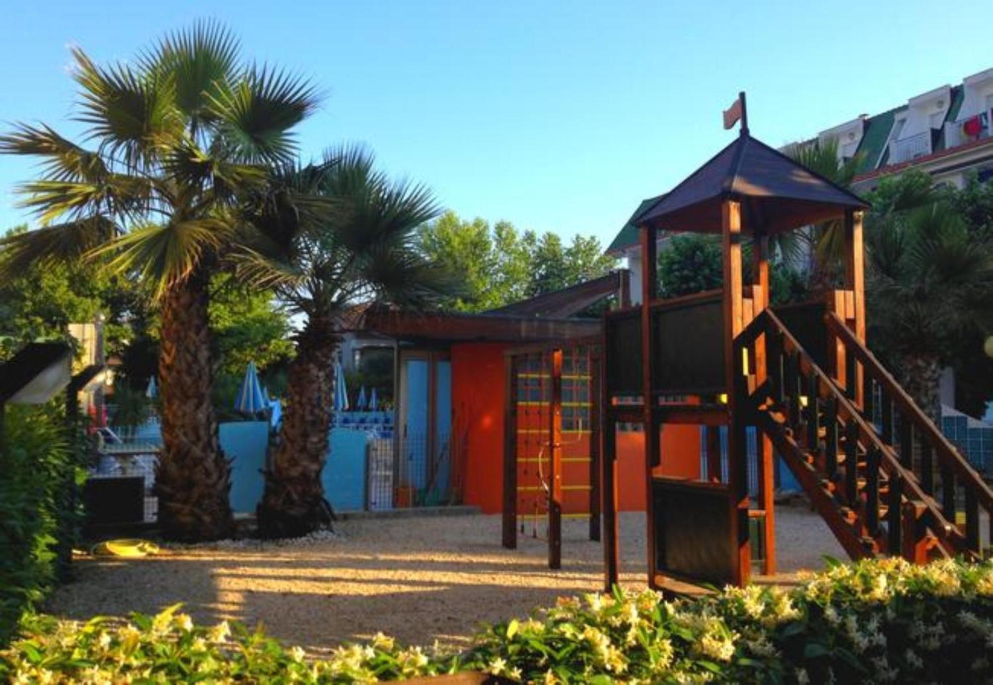 Hotel Paris Resort بيلاريا-إيجيا مارينا المظهر الخارجي الصورة