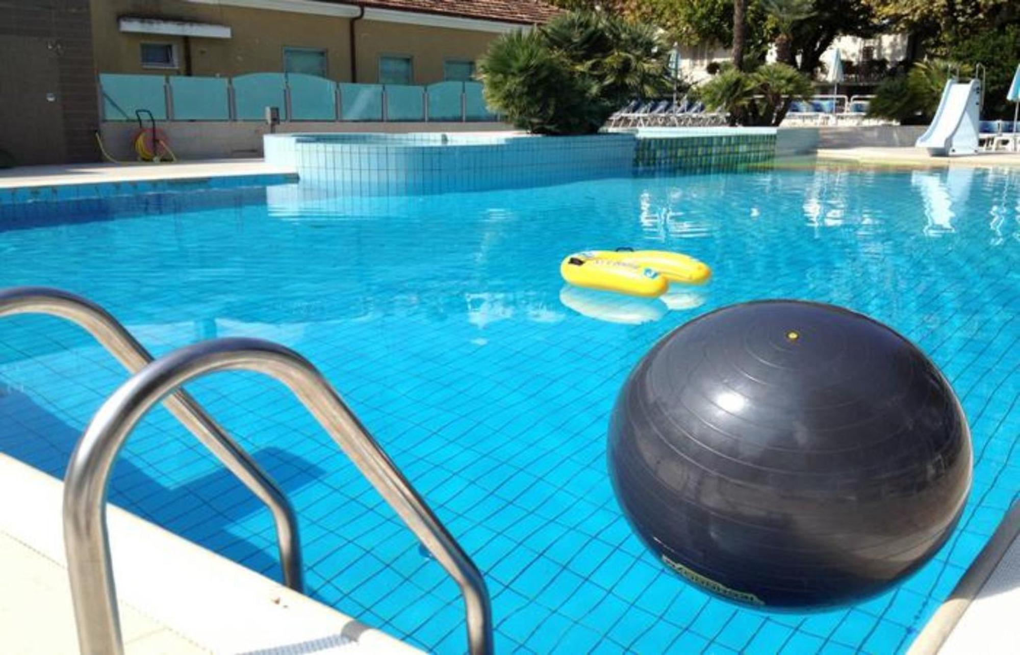 Hotel Paris Resort بيلاريا-إيجيا مارينا المظهر الخارجي الصورة