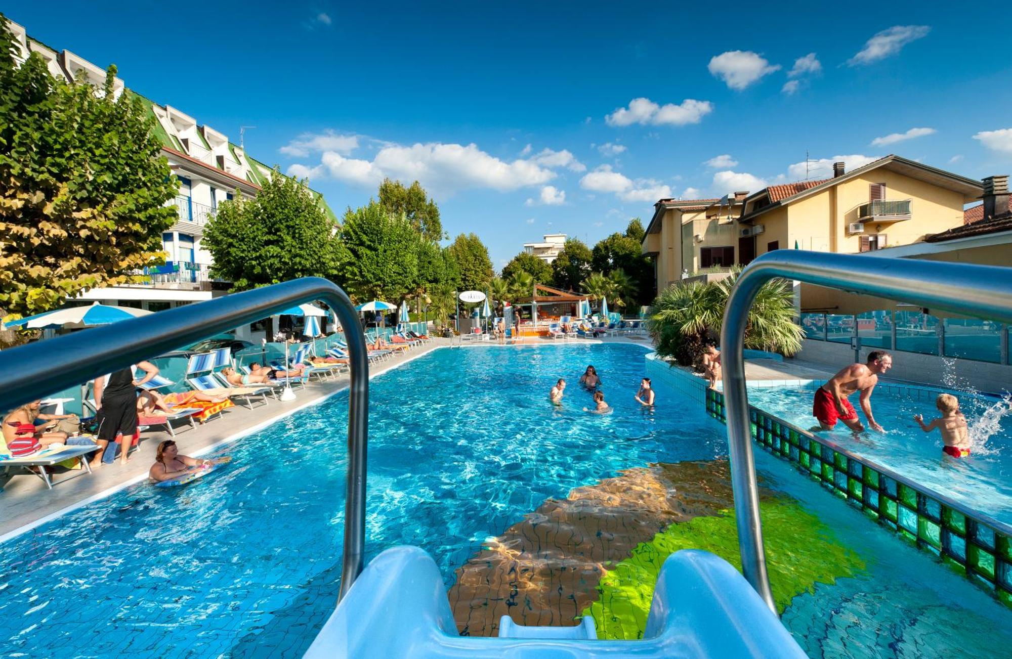 Hotel Paris Resort بيلاريا-إيجيا مارينا المظهر الخارجي الصورة
