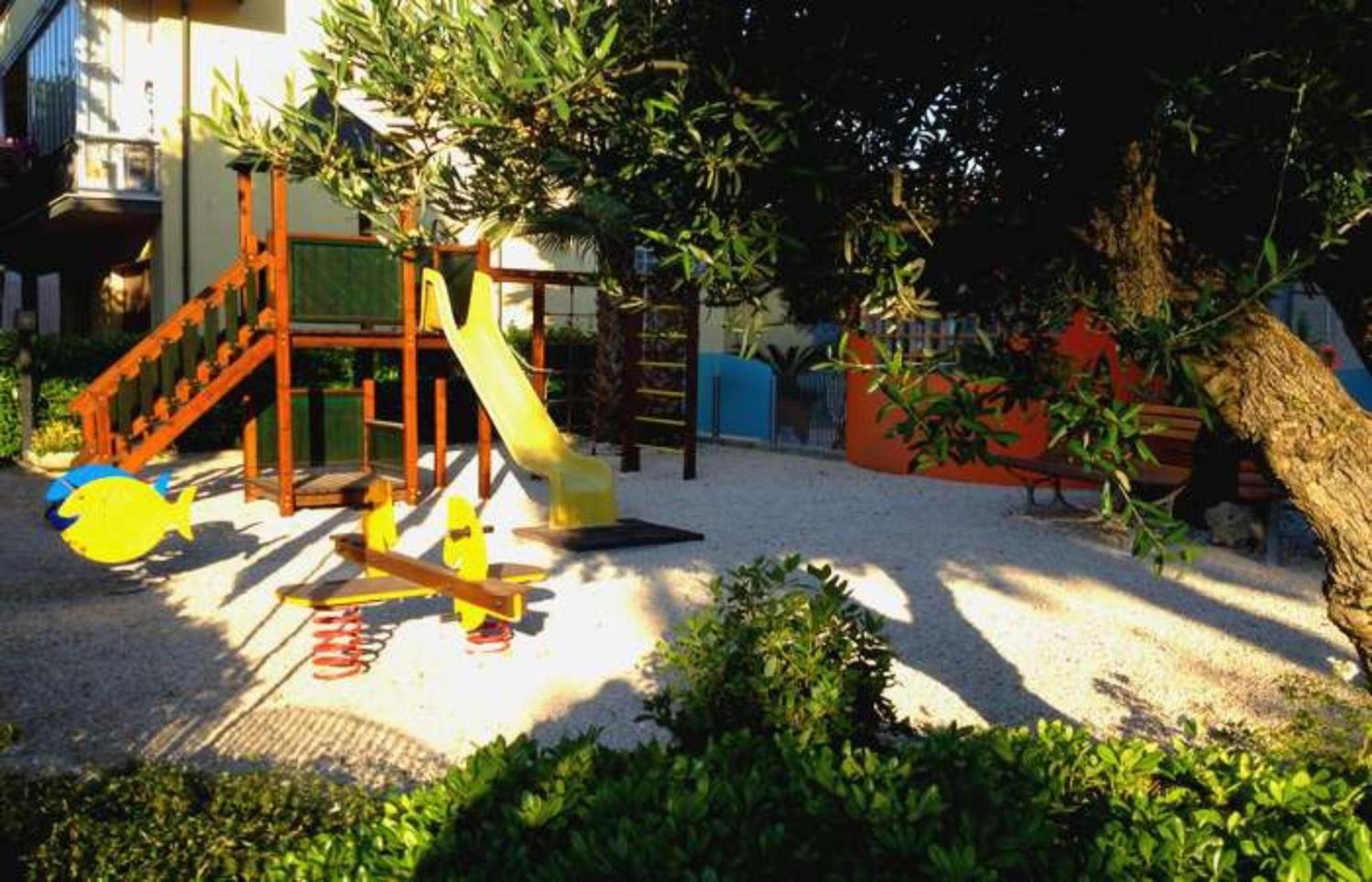 Hotel Paris Resort بيلاريا-إيجيا مارينا المظهر الخارجي الصورة