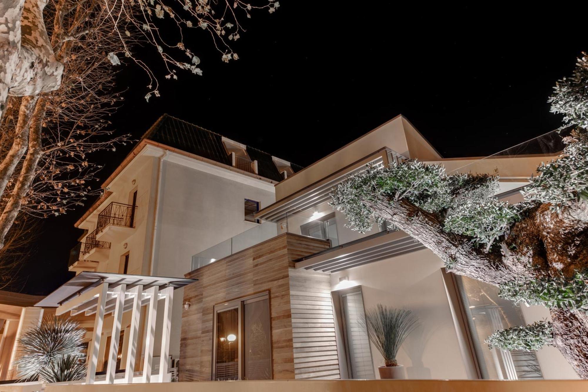 Hotel Paris Resort بيلاريا-إيجيا مارينا المظهر الخارجي الصورة