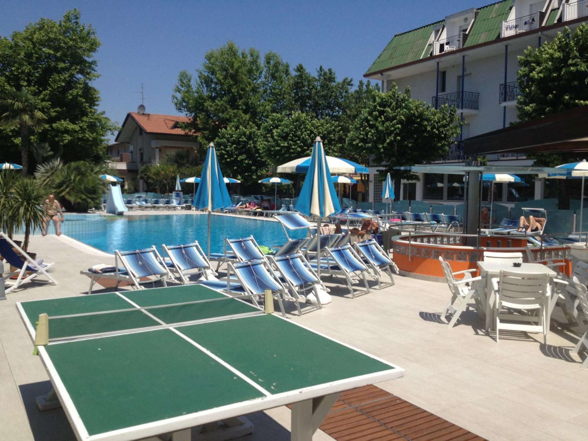 Hotel Paris Resort بيلاريا-إيجيا مارينا المظهر الخارجي الصورة