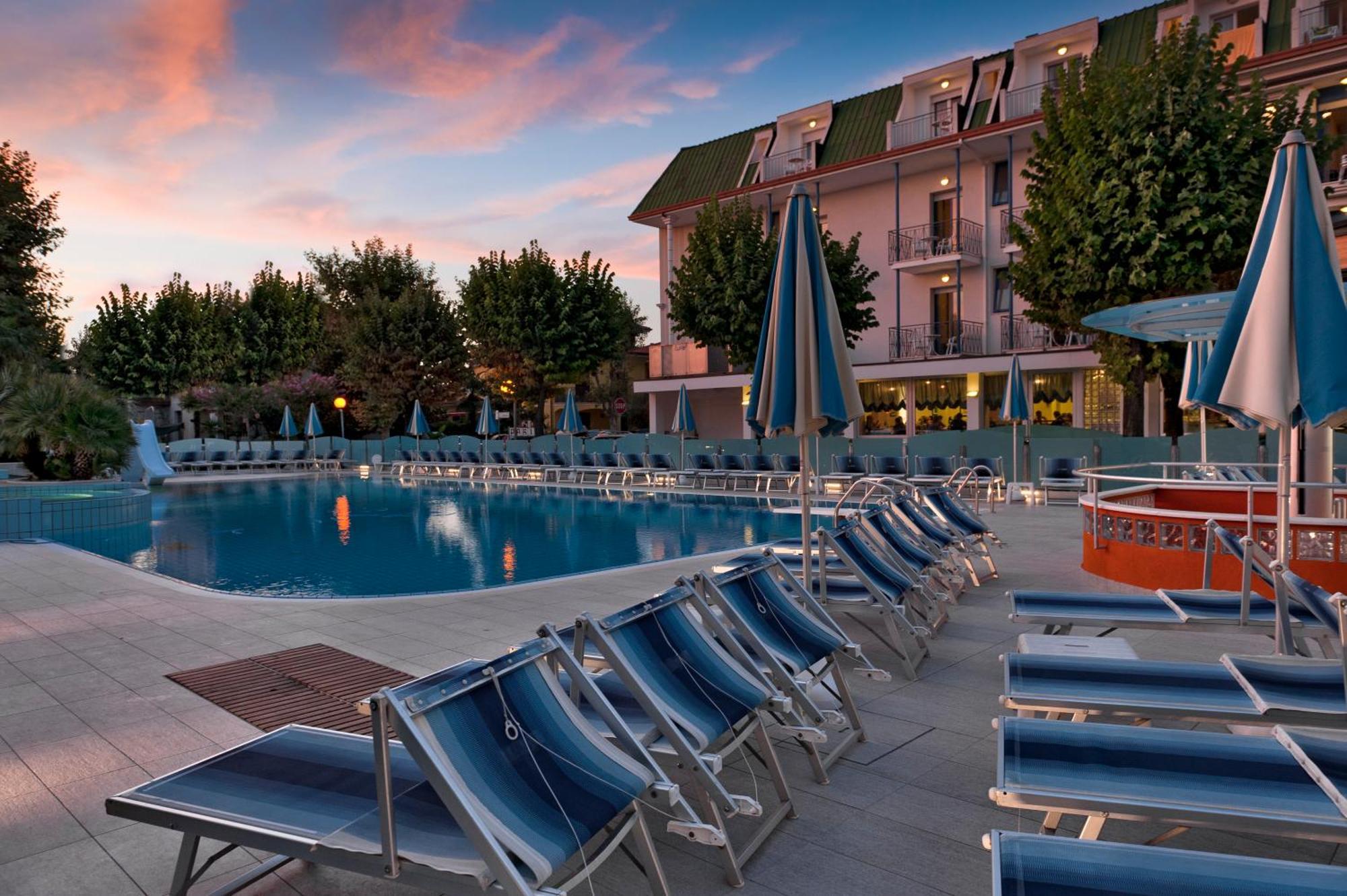 Hotel Paris Resort بيلاريا-إيجيا مارينا المظهر الخارجي الصورة
